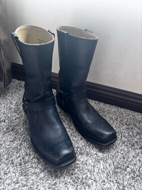 Men’s Freebird Copperhead Boots with Yellow Lining.